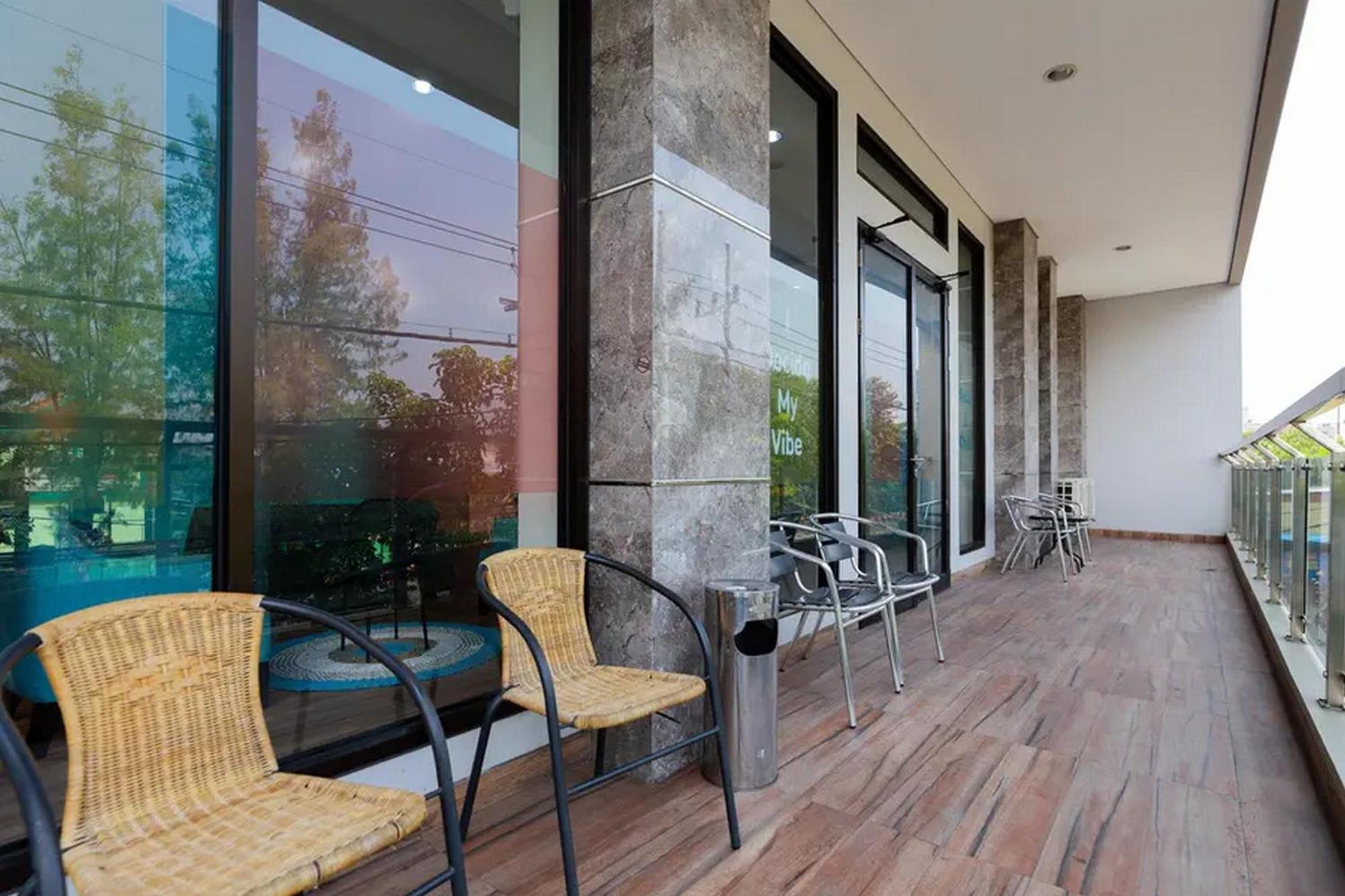 Sans Hotel Rajawali Surabaya By Reddoorz Krembangan Ngoại thất bức ảnh