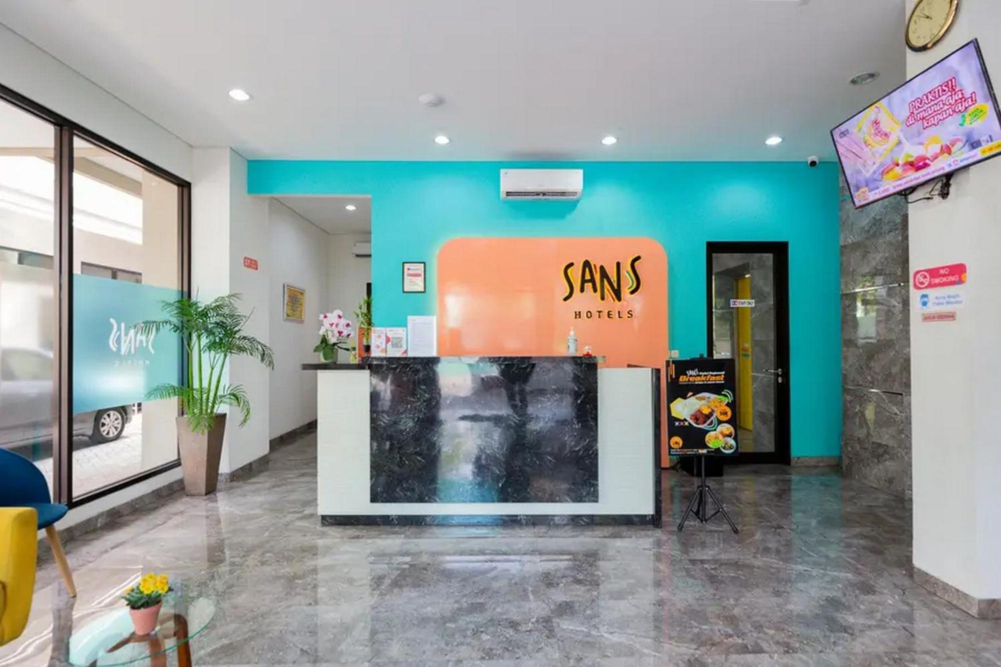 Sans Hotel Rajawali Surabaya By Reddoorz Krembangan Ngoại thất bức ảnh