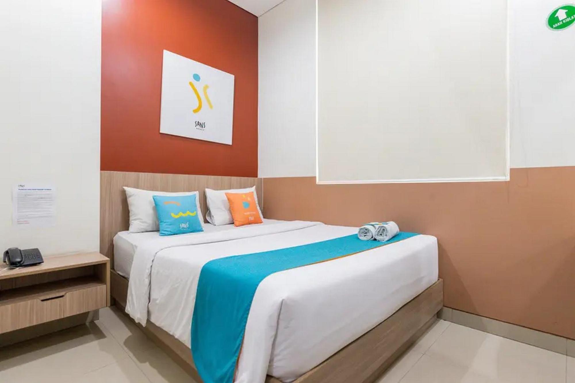 Sans Hotel Rajawali Surabaya By Reddoorz Krembangan Ngoại thất bức ảnh