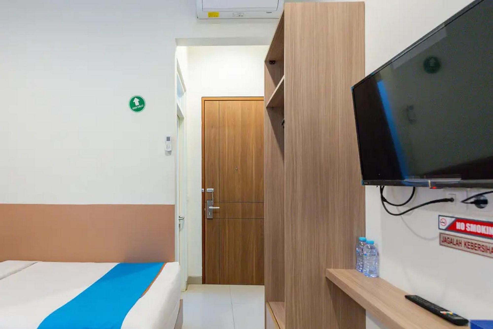 Sans Hotel Rajawali Surabaya By Reddoorz Krembangan Ngoại thất bức ảnh