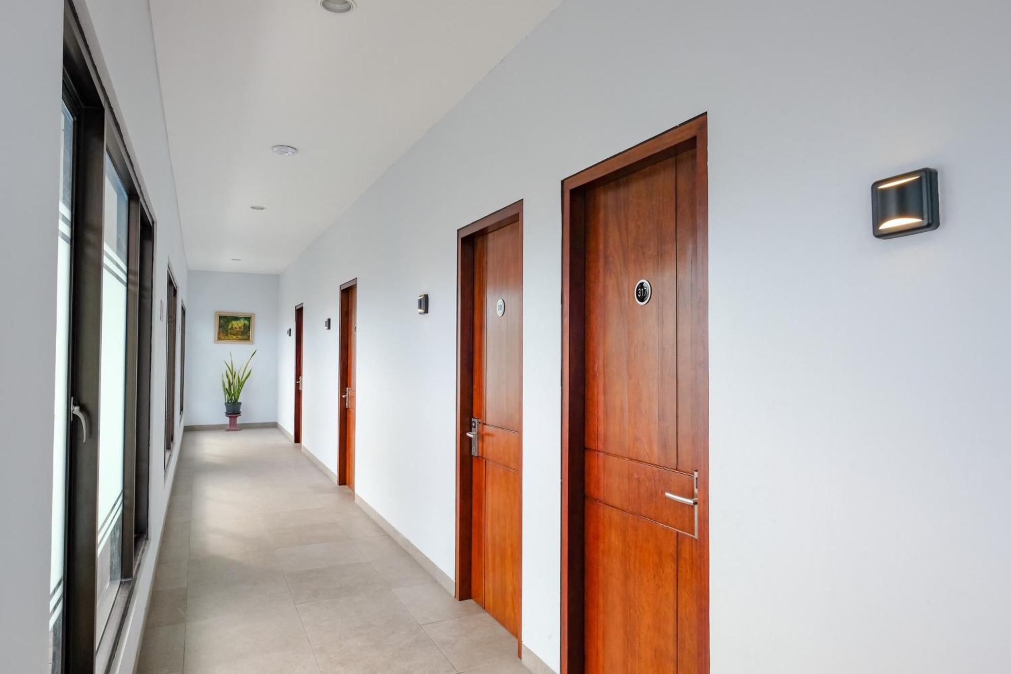 Sans Hotel Rajawali Surabaya By Reddoorz Krembangan Ngoại thất bức ảnh