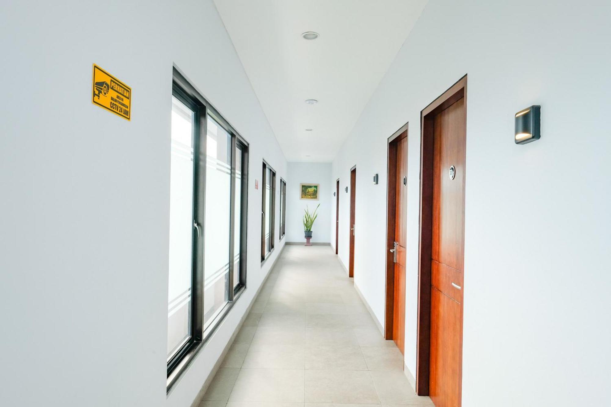 Sans Hotel Rajawali Surabaya By Reddoorz Krembangan Ngoại thất bức ảnh