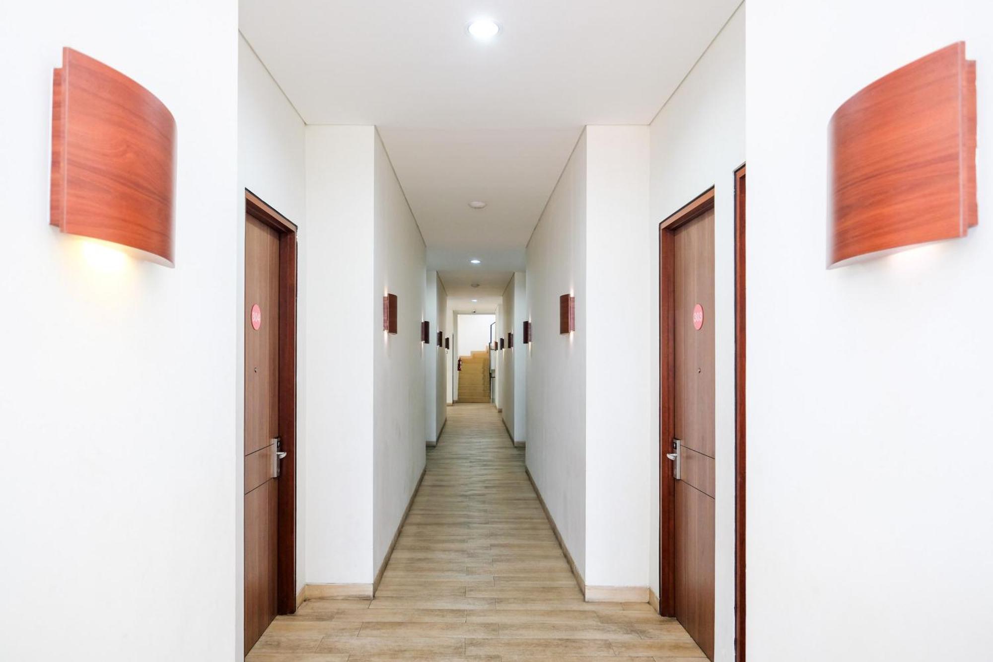 Sans Hotel Rajawali Surabaya By Reddoorz Krembangan Ngoại thất bức ảnh