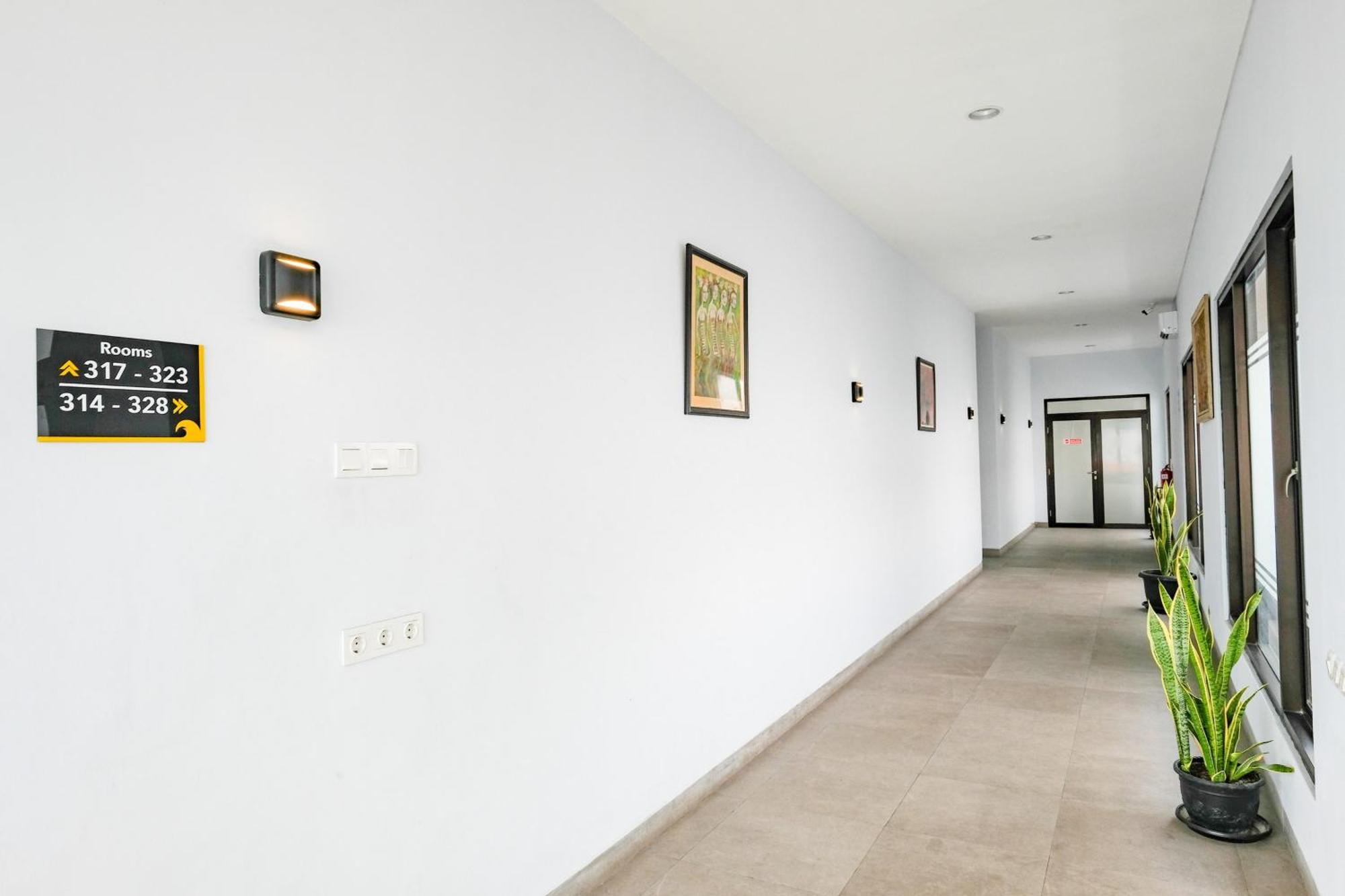 Sans Hotel Rajawali Surabaya By Reddoorz Krembangan Ngoại thất bức ảnh