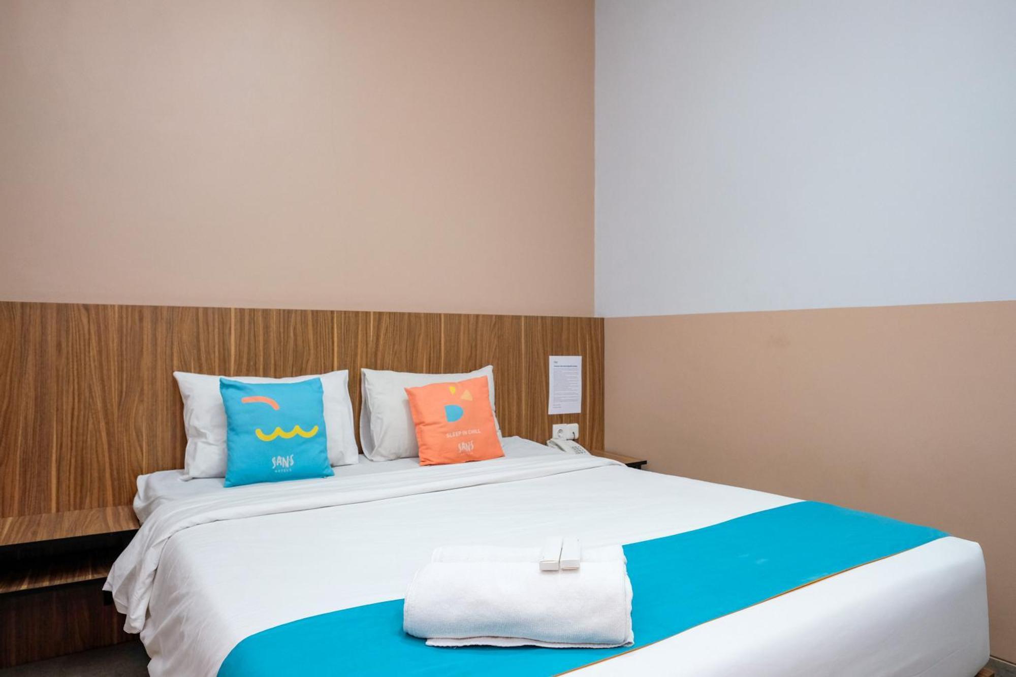 Sans Hotel Rajawali Surabaya By Reddoorz Krembangan Ngoại thất bức ảnh