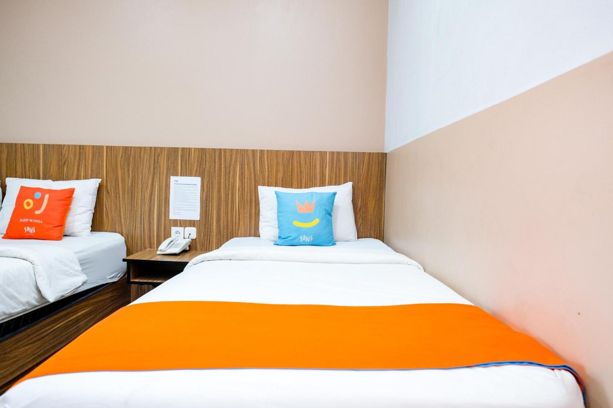 Sans Hotel Rajawali Surabaya By Reddoorz Krembangan Ngoại thất bức ảnh
