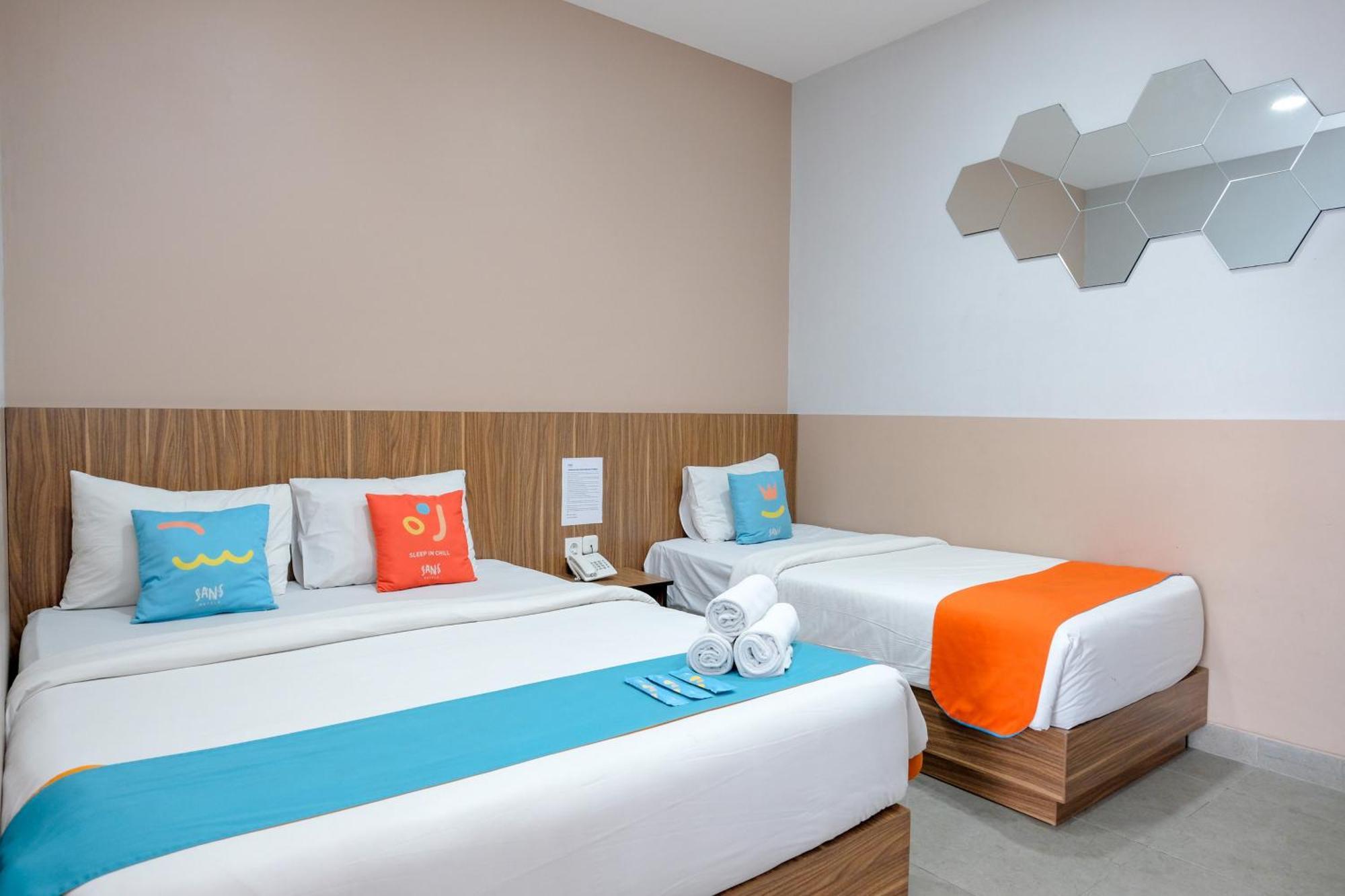 Sans Hotel Rajawali Surabaya By Reddoorz Krembangan Ngoại thất bức ảnh