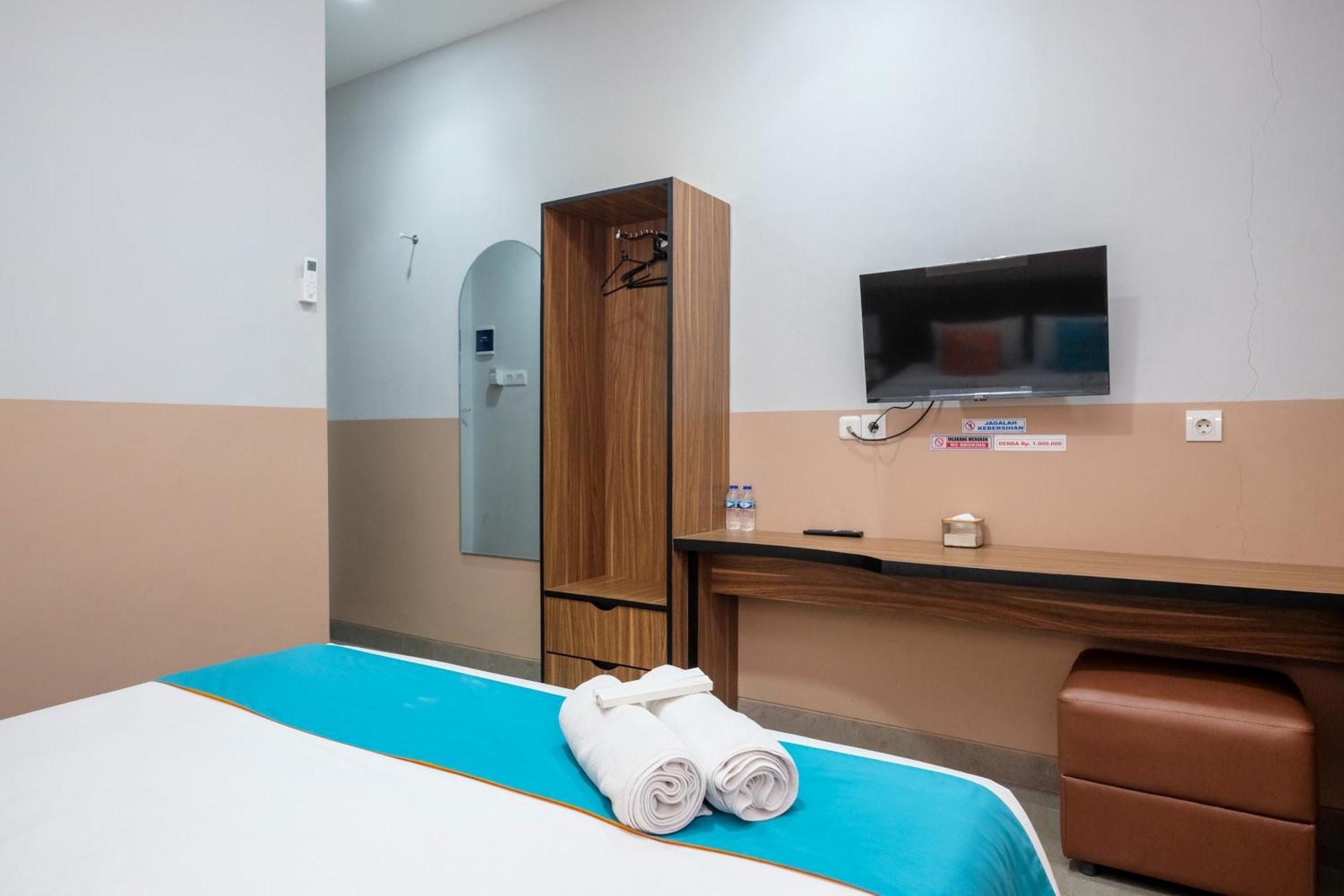 Sans Hotel Rajawali Surabaya By Reddoorz Krembangan Ngoại thất bức ảnh