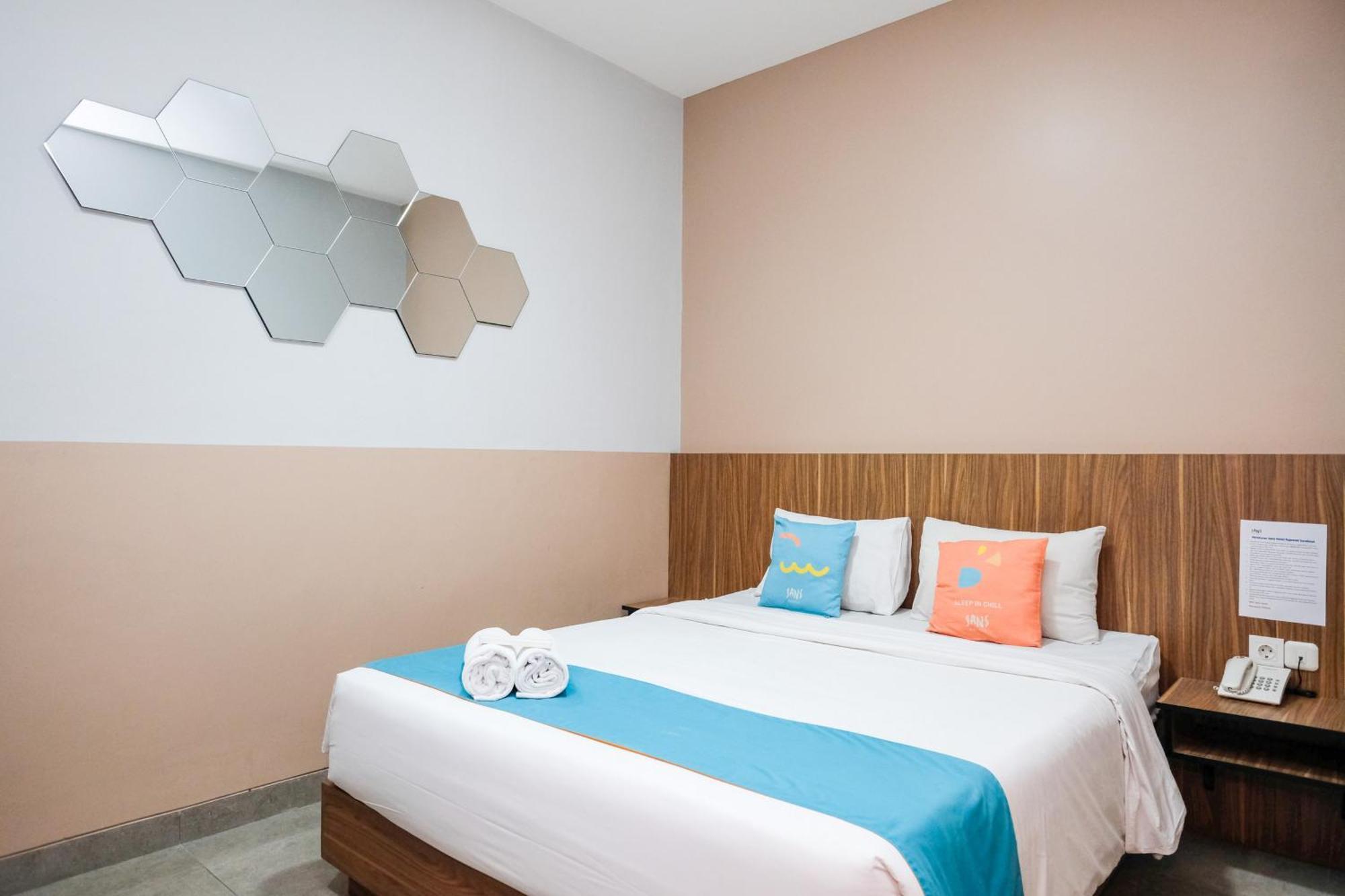 Sans Hotel Rajawali Surabaya By Reddoorz Krembangan Ngoại thất bức ảnh
