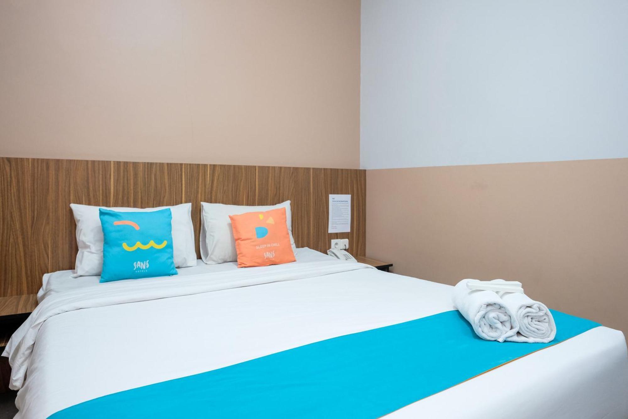 Sans Hotel Rajawali Surabaya By Reddoorz Krembangan Ngoại thất bức ảnh