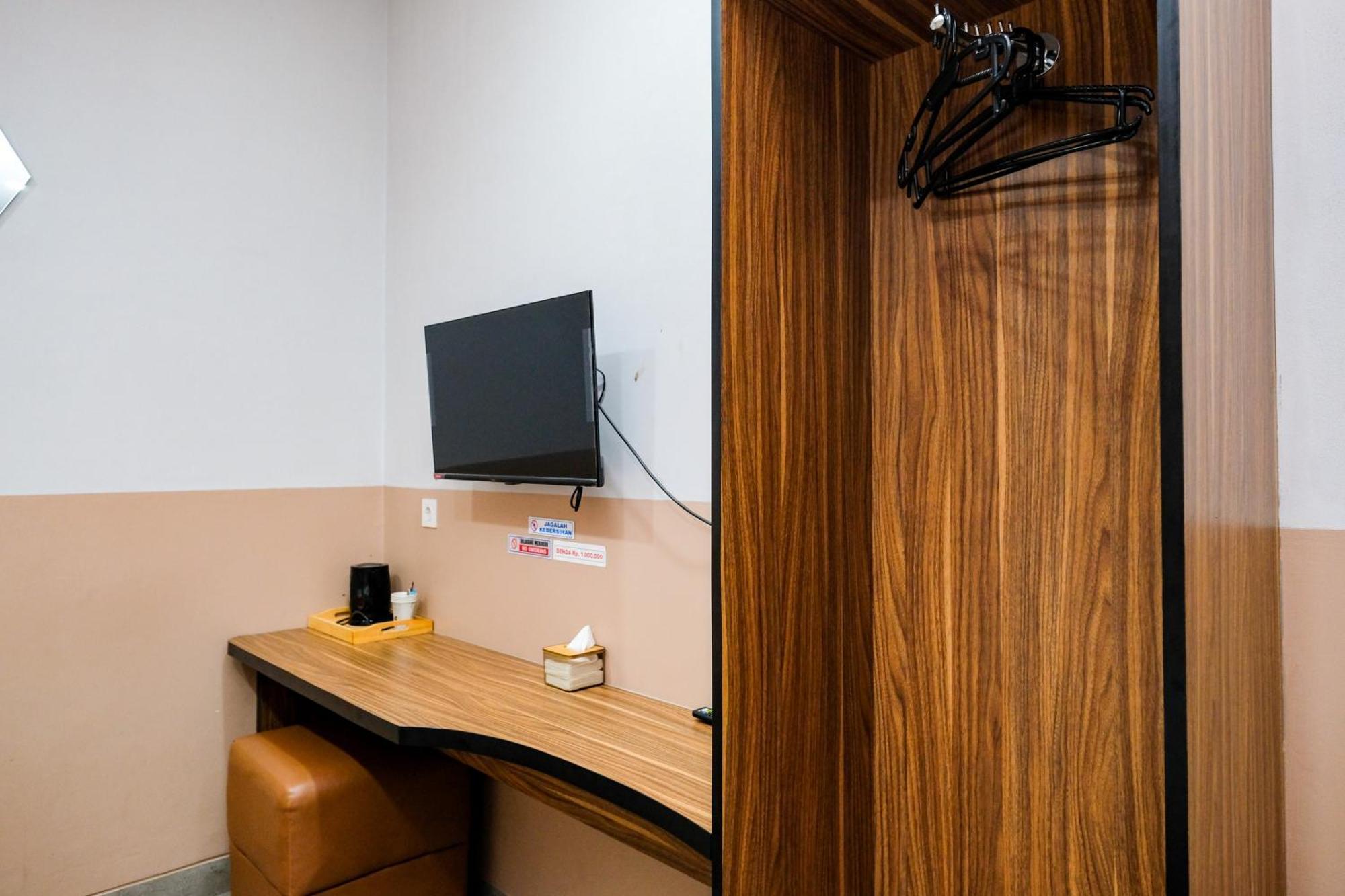 Sans Hotel Rajawali Surabaya By Reddoorz Krembangan Ngoại thất bức ảnh