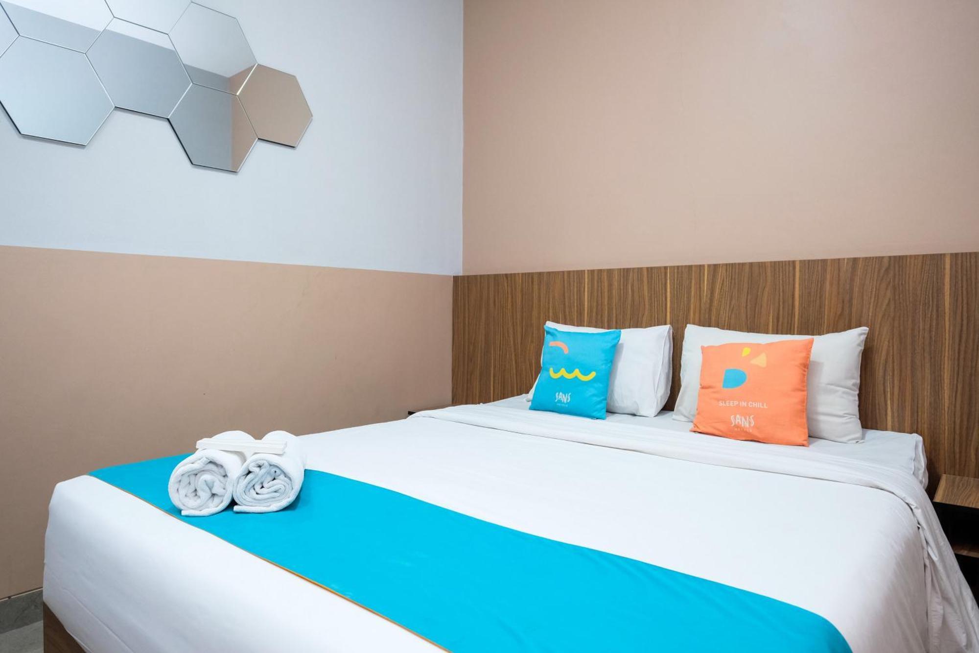 Sans Hotel Rajawali Surabaya By Reddoorz Krembangan Ngoại thất bức ảnh